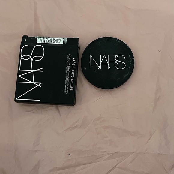NARS Black Compact Advanced Perfecting Powder - Shade “Cliff” - Picture 1 of 3